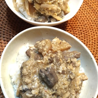 もつ煮で作る☆卵とじ丼